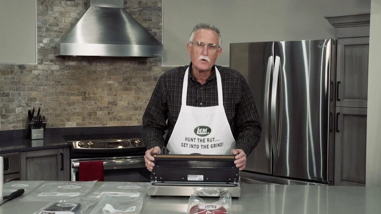 LEM Maxvac 1000 Vacuum Sealer With Bag Holder & Cutter 5 LEM Maxvac 1000 Vacuum Sealer With Bag Holder & Cutter - Image 3