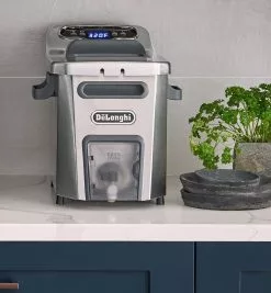 DeLonghi De'Longhi Livenza 4.5L Cool Zone Deep Fryer 13 DeLonghi De'Longhi Livenza 4.5L Cool Zone Deep Fryer -Frying, Grilling & Cooking Shop livenza deep fryer 1.2 gallon d44528dz